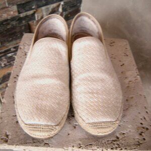 UGG Size 11 Slip On Leather Woven Look Rope Soled Shoes Beige/Goldtone Comfort